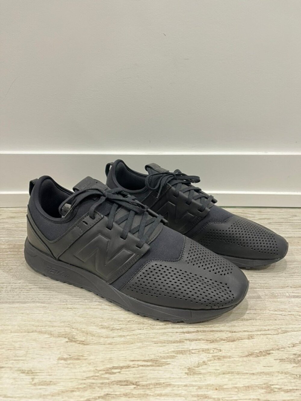 New Balance MRL247LK black leather – unworn